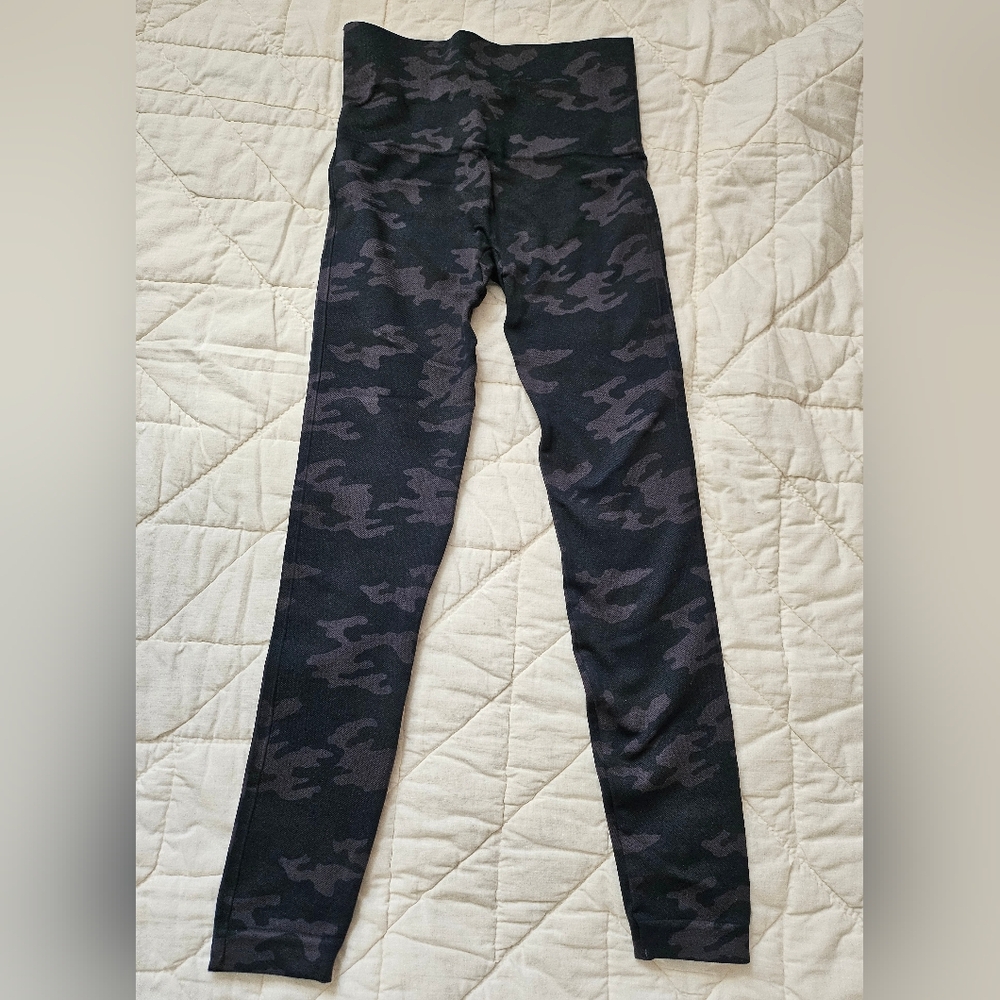SPANX by Sara Blakely- Charcoal/Gray Camo Pull Up Leggings- Size S/ P